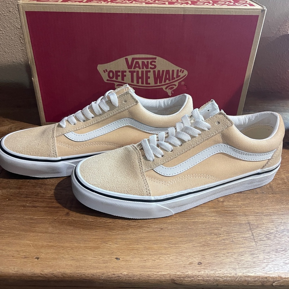 New W/O tags Vans Woman’s Tan and White Sneakers